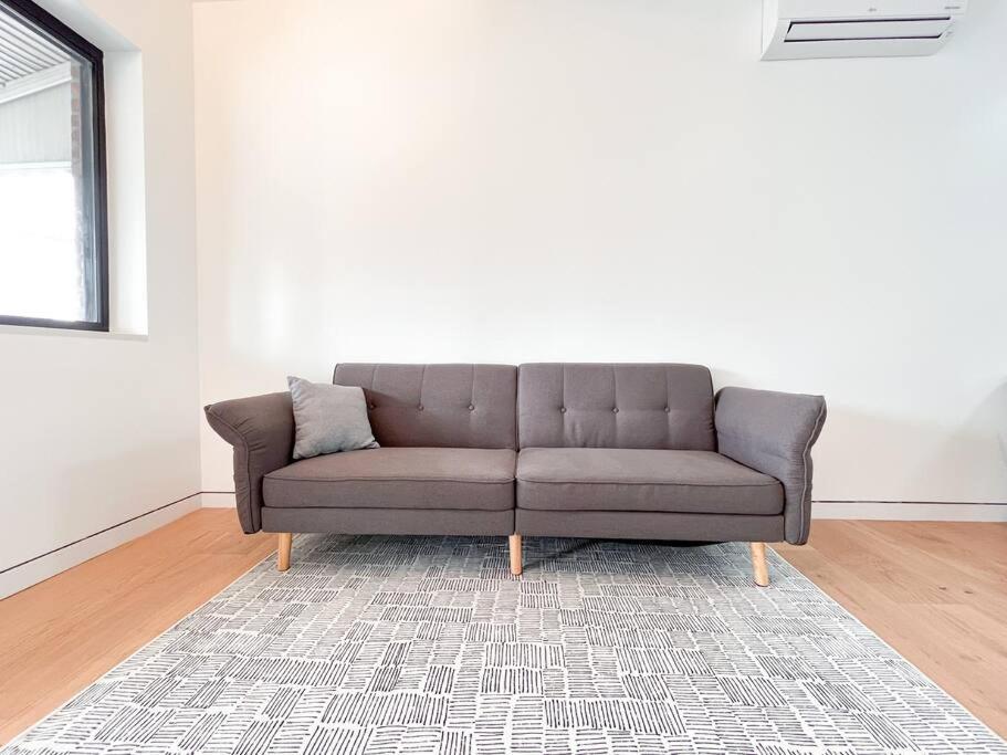 New Ample And Cozy One Bedroom Apt In Brooklyn At Rem-Casa นิวยอร์ก ภายนอก รูปภาพ